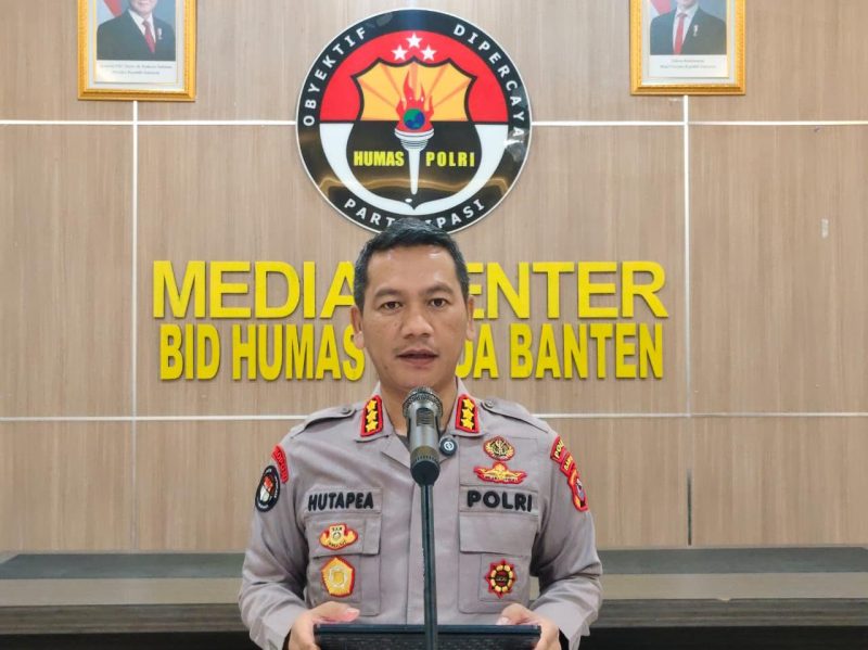 Kabidhumas Maruli Ahiles Hutapea menyampaikan imbauan kepada masyarakat terkait menjaga situasi kamtibmas di Media Center Bid Humas Polda Banten.