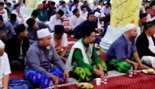 Jemaah Safari Subuh FDKMP Kecamatan Rajeg tampak khusyuk mengikuti kajian yang dihadiri ratusan peserta.