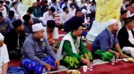 Jemaah Safari Subuh FDKMP Kecamatan Rajeg tampak khusyuk mengikuti kajian yang dihadiri ratusan peserta.