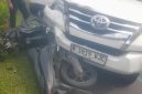 Kondisi sepeda motor korban yang mengalami kerusakan parah setelah terlibat kecelakaan dengan kendaraan roda empat di depan RS Bethsaida.