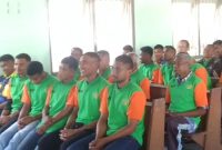 Warga binaan Rutan Bajawa mengikuti kegiatan sosialisasi dan pendataan perekaman KTP elektronik dengan tertib.