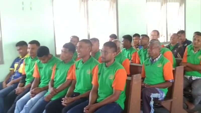 Warga binaan Rutan Bajawa mengikuti kegiatan sosialisasi dan pendataan perekaman KTP elektronik dengan tertib.