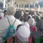 Suasana padat antrean jamaah haji di Terminal Ajyad, Makkah, saat menunggu bus sholawat menuju area hotel.