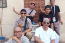 Chandra (kiri depan), Supriyatna (kiri tengah), Benny (kiri belakang), Alki (kanan depan), Omar (kanan tengah), dan Anom (kanan belakang) berfoto bersama di kawasan Misfalah, Makkah, Ahad (17/5/2026), usai menikmati udara pagi yang sejuk.