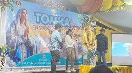 Semangat kaum muda Katolik menggema di Paroki Salvatoris Resurgentis Boba. Temu Orang Muda Katolik (TOMKA) Kevikepan Bajawa resmi dibuka pada Kamis sore (21/5), menandai dimulainya perjumpaan akbar Orang Muda Katolik (OMK) dari berbagai paroki dan stasi se-Kevikepan Bajawa, Keuskupan Agung Ende. (Foto: Ostan)