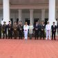 Gubernur Banten Andra Soni (tengah kiri) dan Kapolda Banten Irjen Pol. Hengki (kiri dari Andra Soni) berfoto bersama unsur Forkopimda Provinsi Banten usai Upacara Peringatan Hari Lahir Pancasila Tahun 2026 di Kota Serang.