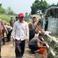 Personel Ditsamapta Polda Banten bersama warga setempat melaksanakan kegiatan perbaikan dan pemeliharaan Jembatan Merah Putih di Jalan Akses Perumahan No. 3 RW 09, sebagai bentuk kepedulian terhadap fasilitas publik dan keselamatan masyarakat.