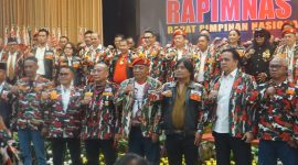 Jajaran pengurus pusat dan daerah Laskar Merah Putih berfoto bersama usai pelaksanaan Rapimnas 2026 di Hotel Kartika Chandra, Jakarta, Sabtu (13/6/2026).
