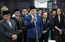 Suasana penyampaian keterangan kepada awak media usai rapat paripurna DPRD DKI Jakarta terkait pengesahan Peraturan Daerah tentang Fasilitasi Pencegahan dan Pemberantasan Penyalahgunaan dan Peredaran Gelap Narkotika dan Prekursor Narkotika (P4GN), di Gedung DPRD DKI Jakarta.