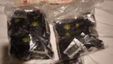 Barang bukti berupa ratusan vape berisi cairan yang diduga mengandung narkotika jenis etomidate diamankan oleh BNNP Kepulauan Riau dalam pengungkapan kasus peredaran narkoba di wilayah Batam dan Karimun.