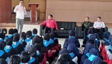 Lurah Kutabumi memberikan motivasi kepada Peserta