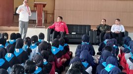 Lurah Kutabumi memberikan motivasi kepada Peserta