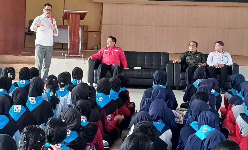 Lurah Kutabumi memberikan motivasi kepada Peserta