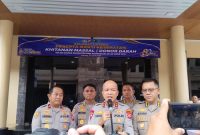 Kapolda Banten Irjen Pol. Hengki didampingi Wakapolda Banten Brigjen Pol. Hendra Wirawan memberikan keterangan kepada awak media terkait pelaksanaan bakti kesehatan dalam rangka Hari Bhayangkara ke-80 Tahun 2026 di Mapolda Banten.