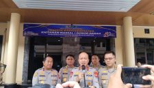 Kapolda Banten Irjen Pol. Hengki didampingi Wakapolda Banten Brigjen Pol. Hendra Wirawan memberikan keterangan kepada awak media terkait pelaksanaan bakti kesehatan dalam rangka Hari Bhayangkara ke-80 Tahun 2026 di Mapolda Banten.