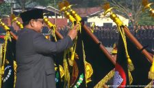 Keterangan poto:
Kapolda Banten Irjen Pol Hengki di Anugerahi Tanda Kehormatan Samkarya Nugraha Sakanti Oleh Presiden Republik Indonesia, Jenderal TNI (Purn) H. Prabowo Subianto.