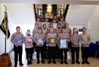 Poto Bersama:

 Kapolda Banten Irjen Pol Hengki bersama Jajaran