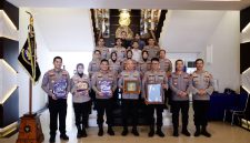 Poto Bersama:
Kapolda Banten Irjen Pol Hengki bersama Jajaran