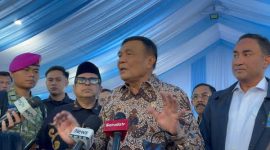 Menko Polkam Djamari Chaniago (tengah) memberikan keterangan kepada awak media usai menghadiri puncak peringatan Hari Anti Narkotika Internasional (HANI) 2026 di Balai Besar Rehabilitasi BNN Lido, Bogor.