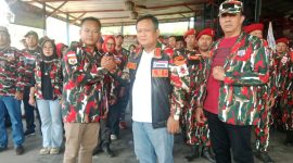 Penyerahan SK oleh Rudi Ongky G selaku Ketua Markas Daerah Provinsi Banten kepada Panji Kuswanto selaku Ketua Markas Cabang Kabupaten Lebak yang baru