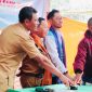 Bupati Ngada, Raymundus Bena didampingi Camat Soa (Kiri) Manager ULP PLN Cabang Bajawa (kedua dari kanan) dan Anggota DPRD Ngada Frumentius Loko (kanan) ketika meresmikan Listrik Masuk Desa di Turewudha, Kecamatan Soa. (Foto: Humas Prokopim Ngada).