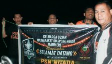 Diaspora Ngada di Maumere saat Menjemput Tim Soeratin U-17 PSN Ngada. (Foto: Ostond Suru)