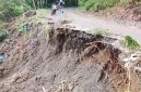 Kondisi Jalan Were-Mataloko yang longsor hingga saat ini belum ditangani. (Foto: Elfrat Frans Dhena)