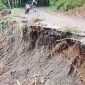 Kondisi Jalan Were-Mataloko yang longsor hingga saat ini belum ditangani. (Foto: Elfrat Frans Dhena)