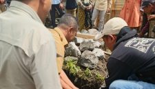Pemerataan Pendidikan Bergerak Cepat! Wabup Berni Dhey Letakkan Batu Pertama TK Sta. Veronika Wolowio. (Foto: Humas Prokopim Ngada).