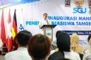 Bupati Tangerang Moch. Maesyal Rasyid memberikan arahan dan motivasi kepada para mahasiswa baru penerima Beasiswa Tangerang Gemilang Tahun 2026 di Kampus SGU Alam Sutera, Rabu 12/08/2026 (Dok. Diskominfo Kabupaten Tangerang/Fn/nD). 