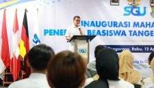 Bupati Tangerang Moch. Maesyal Rasyid memberikan arahan dan motivasi kepada para mahasiswa baru penerima Beasiswa Tangerang Gemilang Tahun 2026 di Kampus SGU Alam Sutera, Rabu 12/08/2026 (Dok. Diskominfo Kabupaten Tangerang/Fn/nD). 
