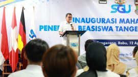 Bupati Tangerang Moch. Maesyal Rasyid memberikan arahan dan motivasi kepada para mahasiswa baru penerima Beasiswa Tangerang Gemilang Tahun 2026 di Kampus SGU Alam Sutera, Rabu 12/08/2026 (Dok. Diskominfo Kabupaten Tangerang/Fn/nD). 