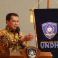 Bupati Tangerang Moch. Maesyal Rasyid memberikan arahan saat menghadiri wisuda Universitas Dharma Indonesia (UNDHI) di Aston Cimone Hotel. (Dok. Bagian Protokol dan Komunikasi Pimpinan Setda Kab. Tangerang) 