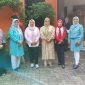 Kasi DP3AKKB Provinsi Banten, Ervi Irviliani, S.E. di tengah bersama para ibu PKK kelurahan Kutabaru dan PKK RW 05