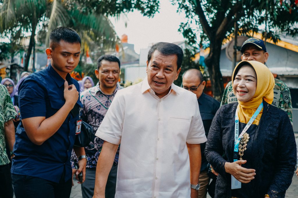Kehadiran Bapak Bupati Moch Maesyal Rasyid dalam kegiatan Khitanan Masal 2026 di Balaiwarga RW 05 Kutabaru, Pasarkemis, Kabupaten Tangerang.
