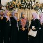 Ibu Lurah Ai Nurmayati S.Ip di tengah antara ibu PKK RW 05 Kutabaru 