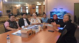 Silaturahmi Pengurus PW FRN Banten bersama jajaran Polres Cilegon dalam rangka mempererat sinergi dan kemitraan media, dihadiri Ketua DPW PW FRN Banten, Roslina, dan Kasi Humas Polres Cilegon, AKP Imam Maryono Syopian, beserta jajaran.