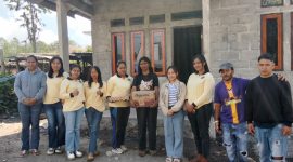 Dari Dapur SPPG, Bantuan Bergerak: Relawan Trikora-Ngedukelu Turun Langsung Bantu Warga Korban Gempa. (Foto: Elfrat Frans Dhena)