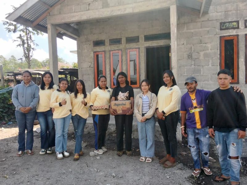 Dari Dapur SPPG, Bantuan Bergerak: Relawan Trikora-Ngedukelu Turun Langsung Bantu Warga Korban Gempa. (Foto: Elfrat Frans Dhena)