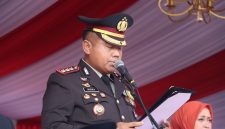 Kapolresta Tangerang Kombes Pol Andi Muhammad Indra Waspada Amirullah mengikuti jalannya Upacara Peringatan HUT ke-81 Kemerdekaan RI tingkat Kabupaten Tangerang di Lapangan Arya Yudhanegara, Puspemkab Tangerang. (Dok. HUMAS POLRESTA TANGERANG).