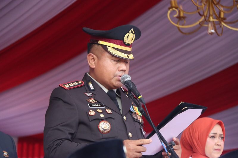 Kapolresta Tangerang Kombes Pol Andi Muhammad Indra Waspada Amirullah mengikuti jalannya Upacara Peringatan HUT ke-81 Kemerdekaan RI tingkat Kabupaten Tangerang di Lapangan Arya Yudhanegara, Puspemkab Tangerang. (Dok. HUMAS POLRESTA TANGERANG). 
