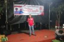 Kepala Desa Klebet, Jamarudin, menyampaikan kata sambutan dan arahan kepada warga Kampung Santri Kepuh RT 002/RW 001, Desa Klebet, Kecamatan Kemiri, dalam rangkaian acara panggung gembira dan lomba karaoke peringatan HUT RI ke-81 pada 17 Agustus 2026. (Dok. Forum Jurnalis Kemiri). 