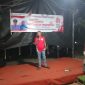 Kepala Desa Klebet, Jamarudin, menyampaikan kata sambutan dan arahan kepada warga Kampung Santri Kepuh RT 002/RW 001, Desa Klebet, Kecamatan Kemiri, dalam rangkaian acara panggung gembira dan lomba karaoke peringatan HUT RI ke-81 pada 17 Agustus 2026. (Dok. Forum Jurnalis Kemiri). 