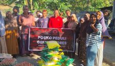 Sisir Pelosok Riung, Rinus Ndiwal Turun Langsung Bawa Bantuan untuk Warga Korban Gempa. (Foto: Istimewa)