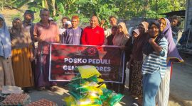 Sisir Pelosok Riung, Rinus Ndiwal Turun Langsung Bawa Bantuan untuk Warga Korban Gempa. (Foto: Istimewa)
