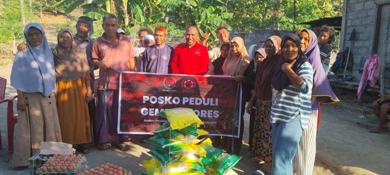 Sisir Pelosok Riung, Rinus Ndiwal Turun Langsung Bawa Bantuan untuk Warga Korban Gempa. (Foto: Istimewa)