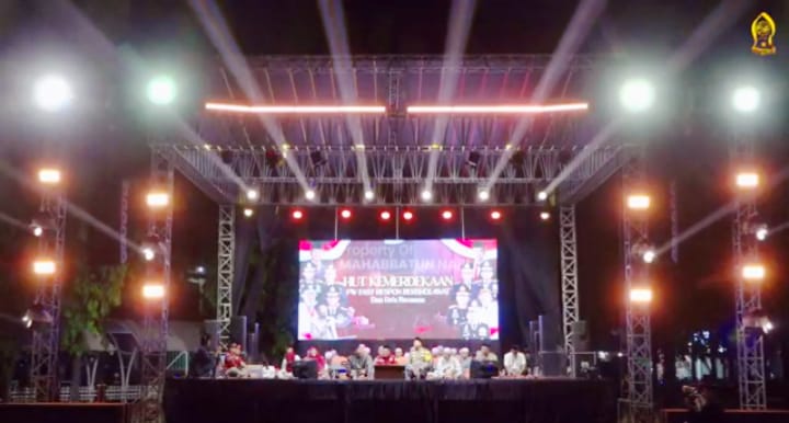 Sholawat Akbar di Alun-Alun Besuki