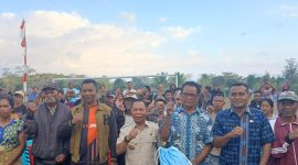 Bupati Ray Bena Bergerak Tanpa Henti, 89 Paket Bantuan Darurat Tiba di Alowulan dan Ize. (Foto: Elfrat Frans Dhena).