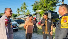 Gubernur Melki Turun ke Riung, Tegaskan Korban Gempa Flores Tak Boleh Kekurangan Makan hingga Tempat Aman. (Foto: Humas Prokopim Ngada)