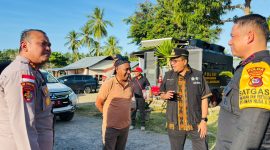 Gubernur Melki Turun ke Riung, Tegaskan Korban Gempa Flores Tak Boleh Kekurangan Makan hingga Tempat Aman. (Foto: Humas Prokopim Ngada)